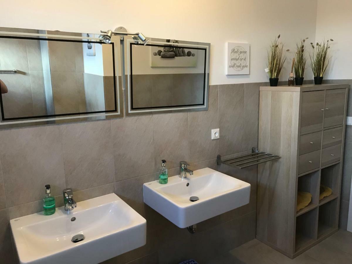 Kmheim, Cozy 103M2 Apartment, With 3 Bedroom And Covered Free Parking Place, Close To City Center Graz Buitenkant foto